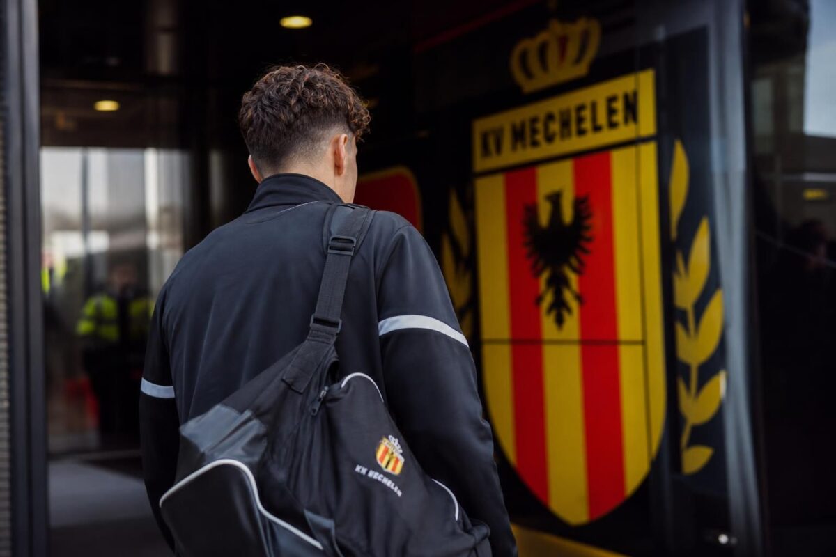 Transfercontext rond KV Mechelen zonder herkenbare gezichten.
