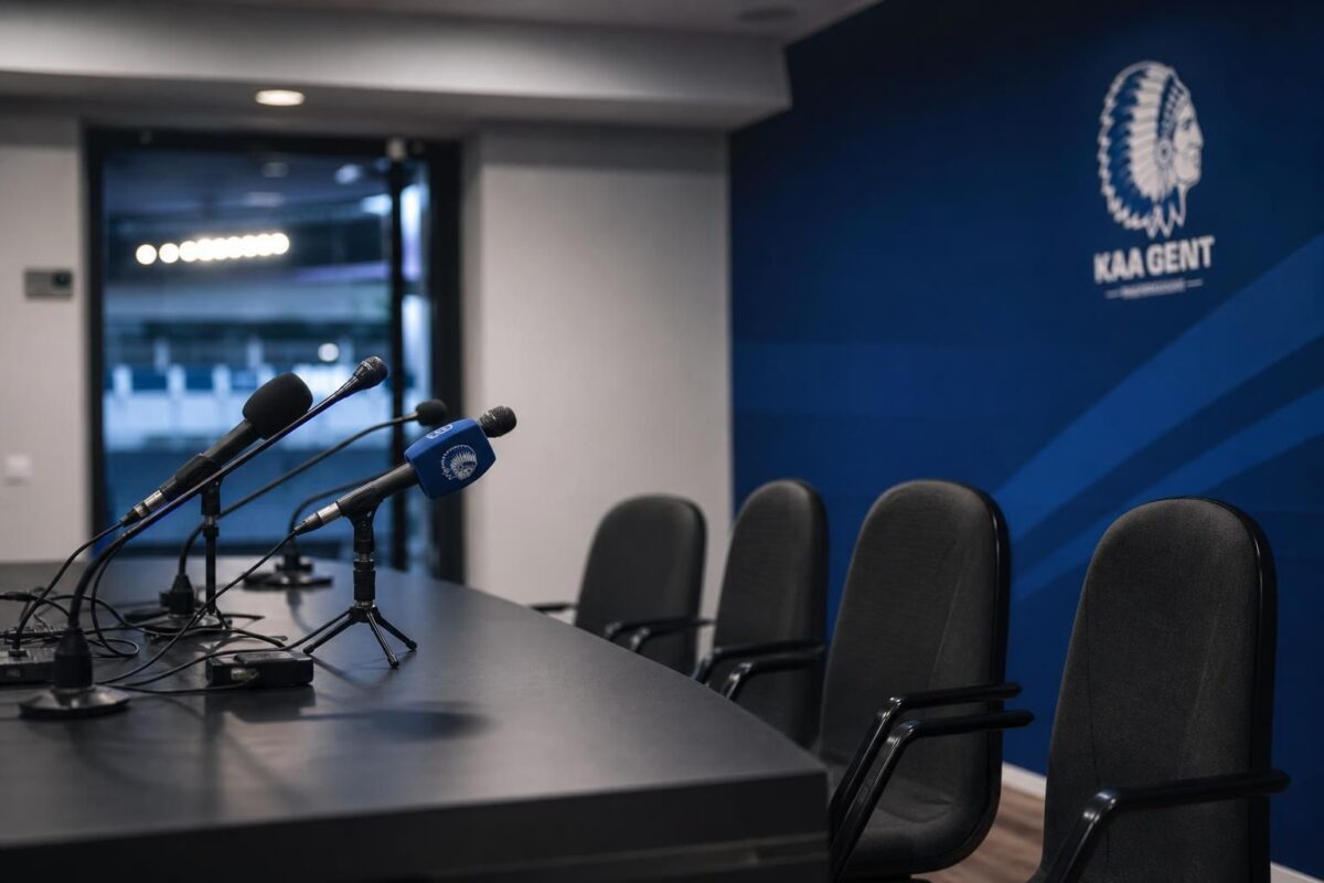 Pressfeer bij KAA Gent na het onmiddellijke afscheid van Tom Vandenbulcke