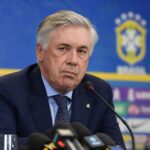 Carlo Ancelotti tijdens een gespannen persmoment na de Braziliaanse WK-uitschakeling