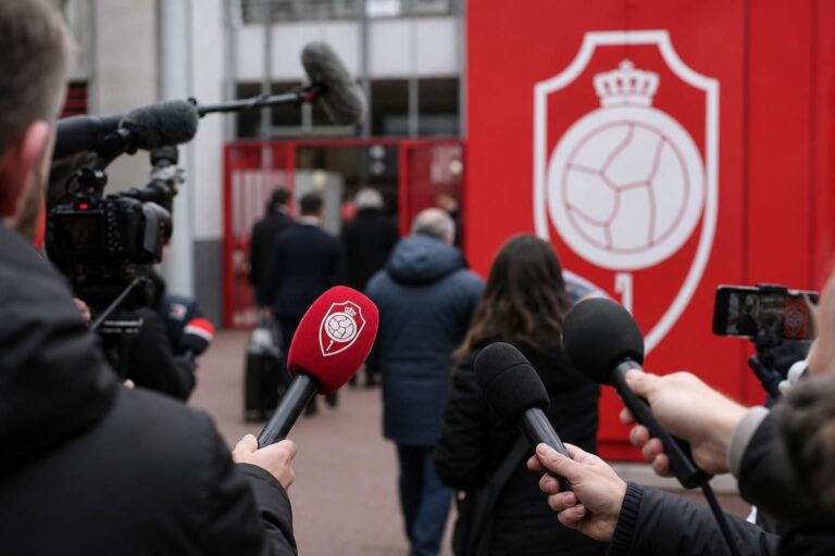 Sfeerbeeld rond Royal Antwerp FC bij mogelijke overname met stadioncontext en supportersgevoel