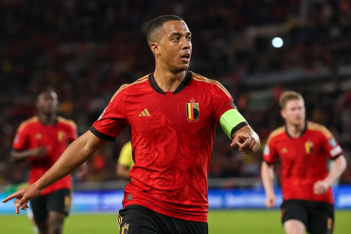 Youri Tielemans in actie voor de Rode Duivels tijdens het WK