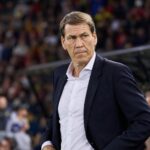 Rudi Garcia langs de lijn tijdens een gespannen moment bij de Rode Duivels