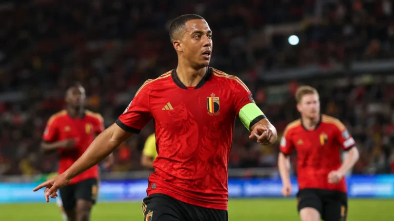 Youri Tielemans in actie voor de Rode Duivels tijdens het WK