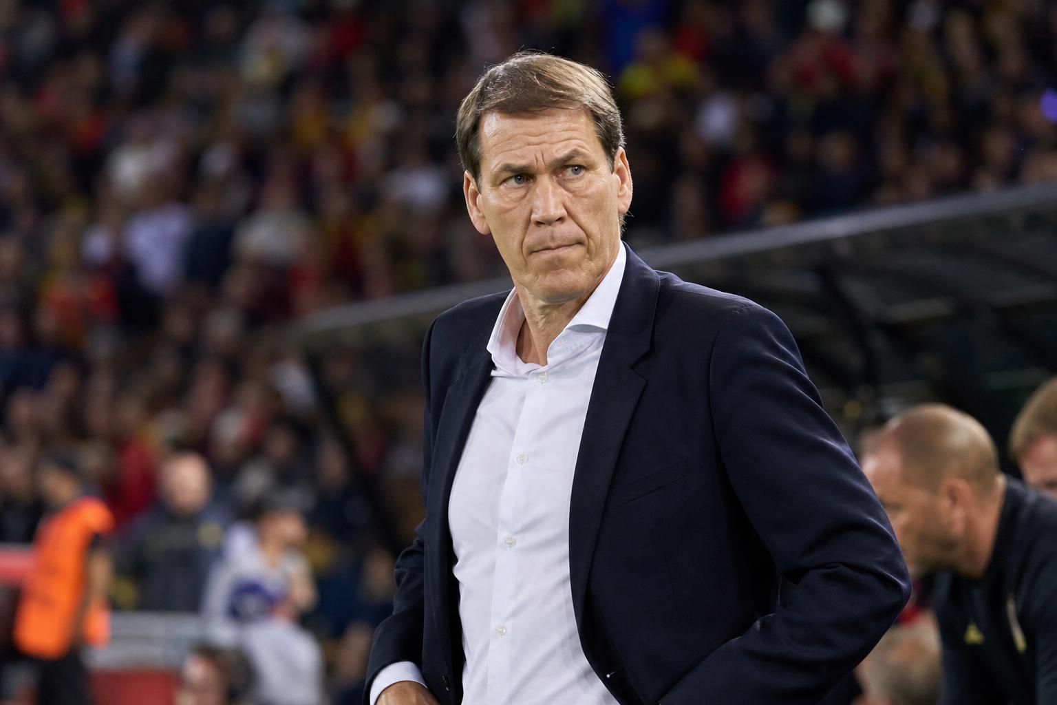 Rudi Garcia langs de lijn tijdens een gespannen moment bij de Rode Duivels