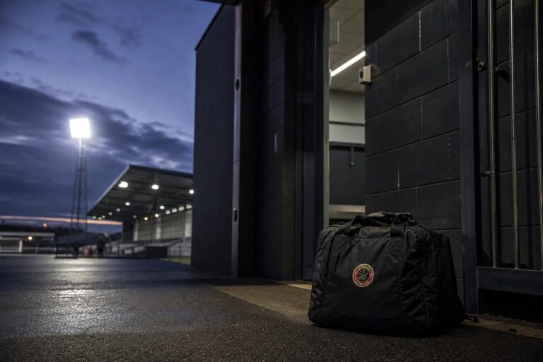 Sfeervol voetbalbeeld rond een mogelijke contractbreuk bij Genclerbirligi.