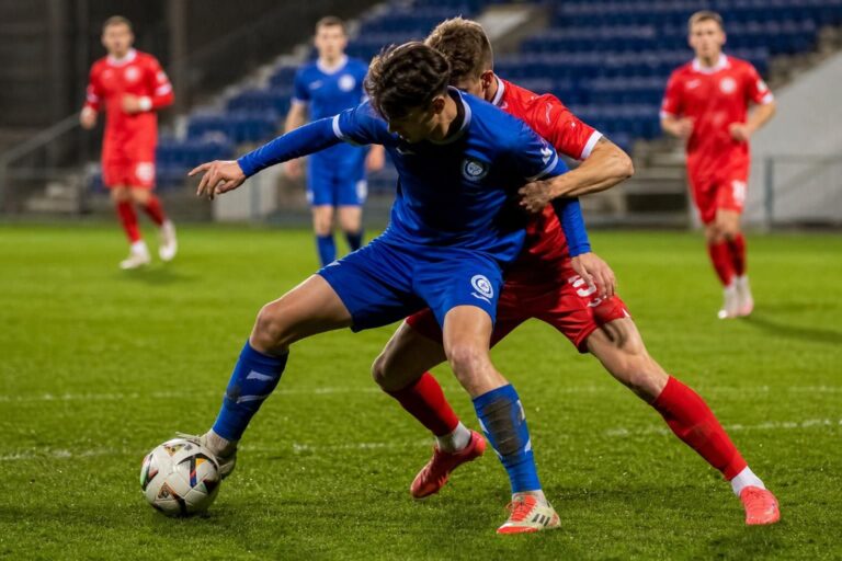 Jong KAA Gent tijdens een intense oefenwedstrijd tegen FC Kryvbas