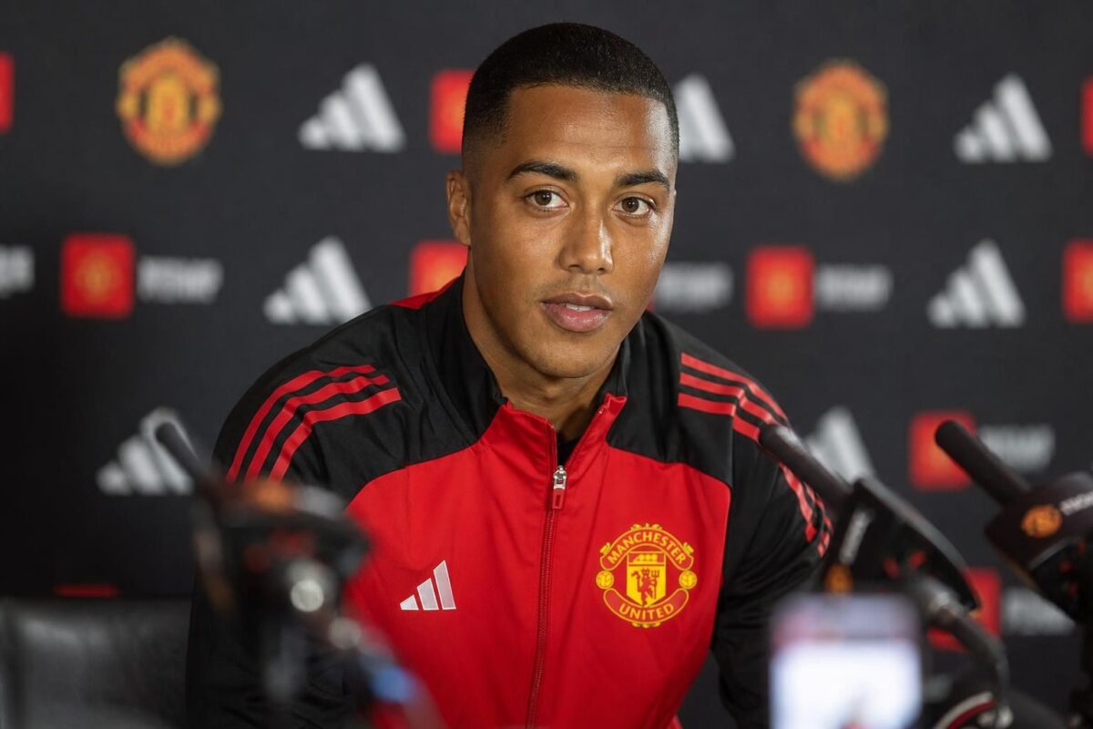 Youri Tielemans bij een transfermoment rond zijn overstap naar Manchester United