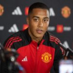 Youri Tielemans bij een transfermoment rond zijn overstap naar Manchester United