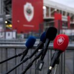 Gespannen sfeerbeeld rond Royal Antwerp FC in een overnamecontext