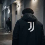 Transfercontext rond Loïs Openda na Standard-Juventus, met focus op zijn nakende vertrek bij Juventus.