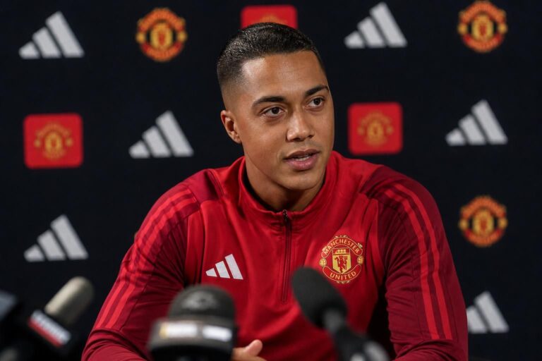 Youri Tielemans in een transfercontext bij Manchester United