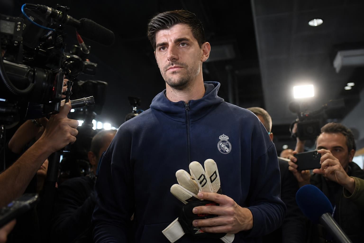 Thibaut Courtois in een voetbalcontext rond zijn toekomst bij Real Madrid
