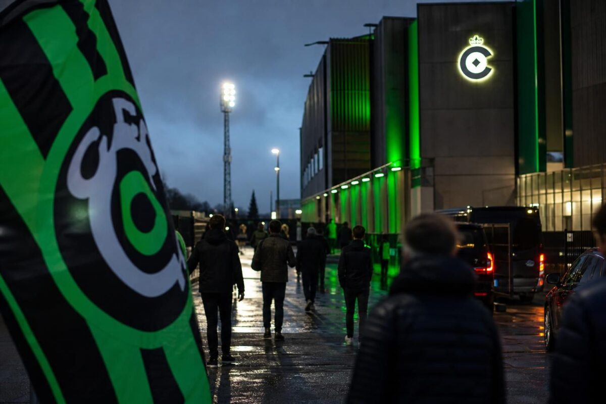 Transfercontext rond Cercle Brugge met gespannen zomerse voetbalatmosfeer