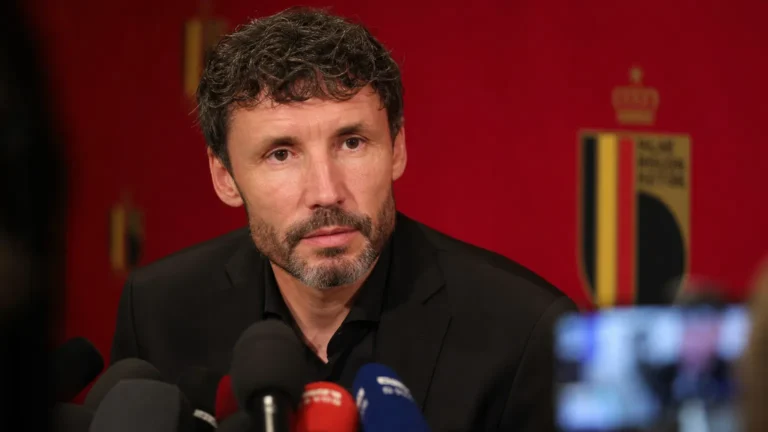 Mark van Bommel tijdens een persmoment als bondscoach van België
