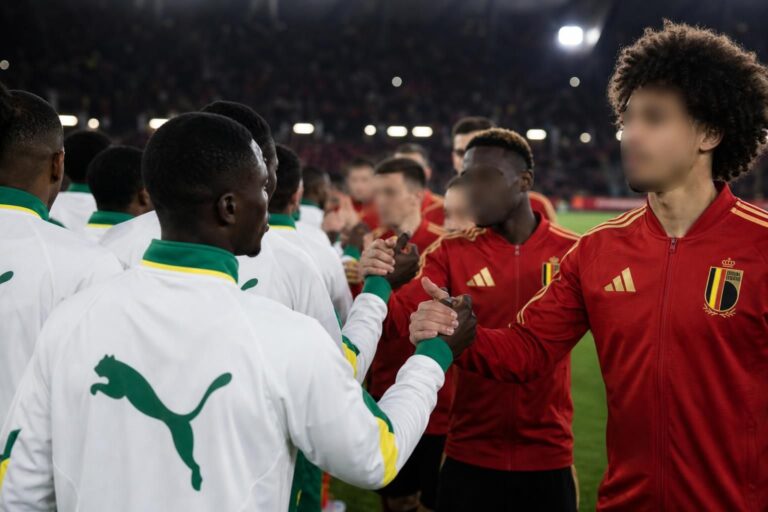 Spelers van België en Senegal in een gespannen wedstrijdsfeer zonder herkenbare gezichten
