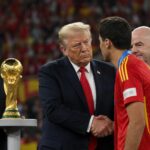 Donald Trump bij een mogelijk geladen WK-bekeruitreiking met Spaanse context
