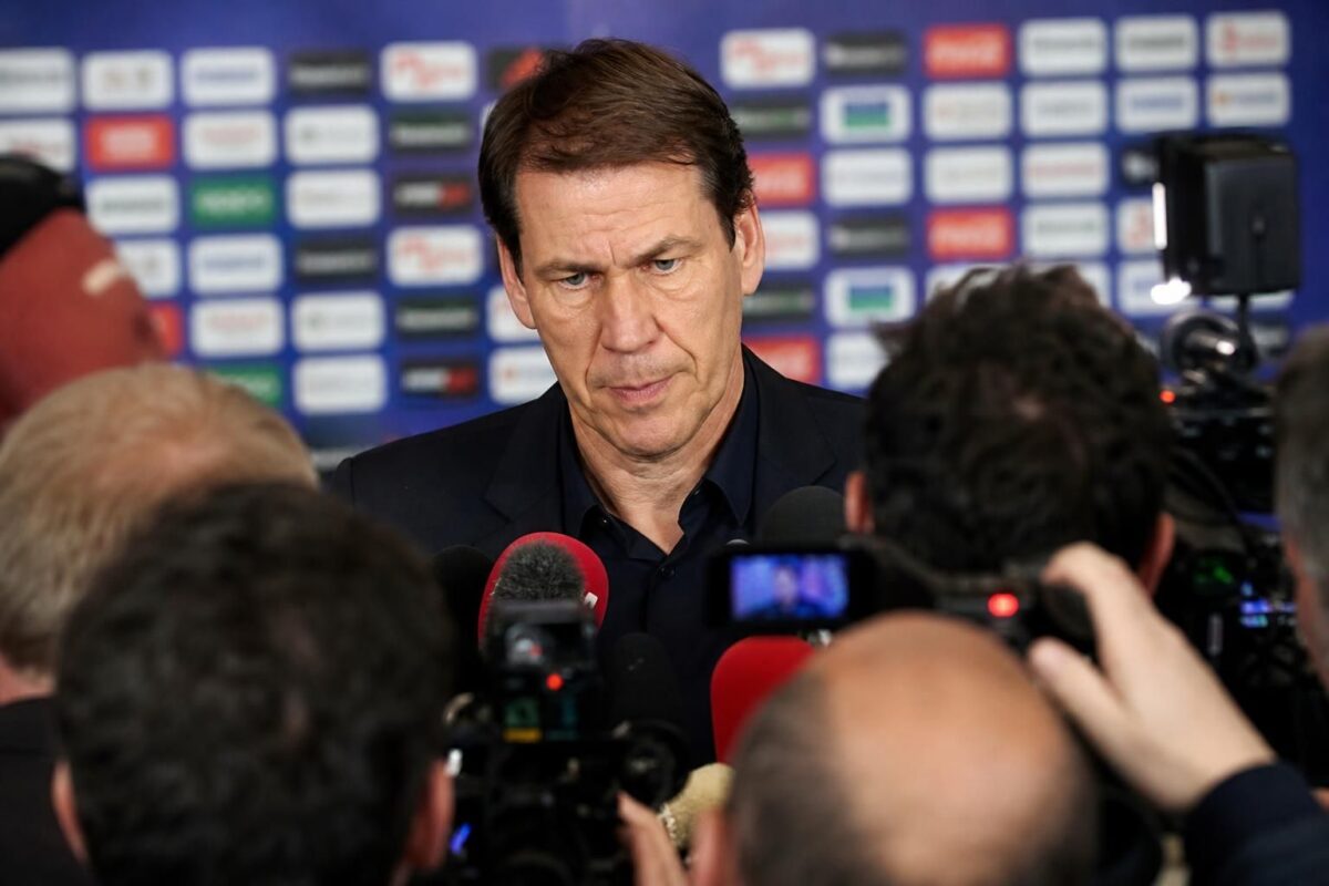 Rudi Garcia tijdens een gespannen persmoment na de Belgische WK-comeback tegen Senegal