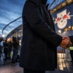 Gespannen transfersfeer rond RB Leipzig en Yan Diomande in een stadionomgeving