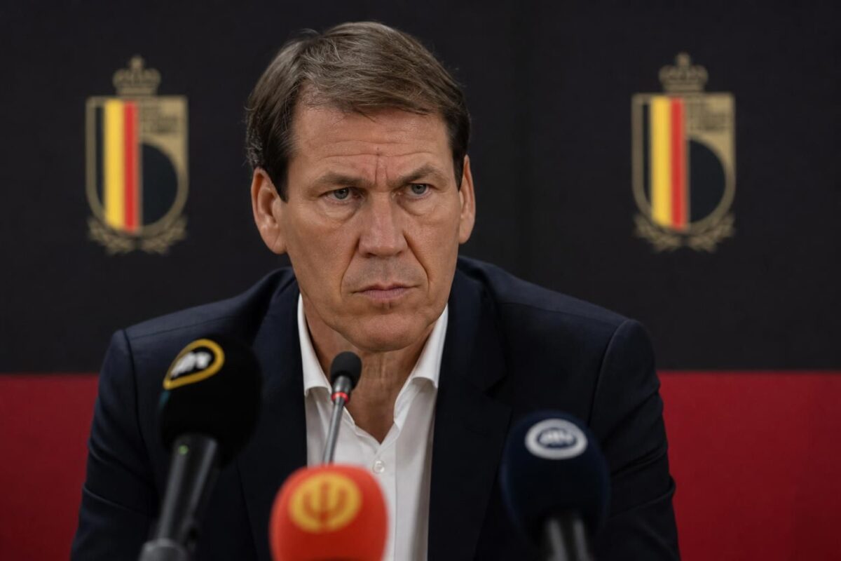 Rudi Garcia tijdens een gespannen persmoment bij de Rode Duivels