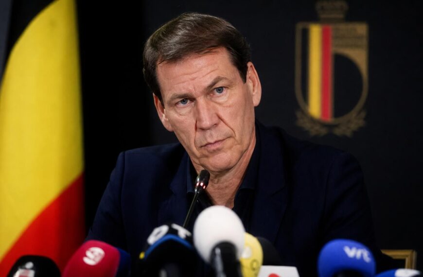 Rudi Garcia tijdens een gespannen persmoment bij de Rode Duivels