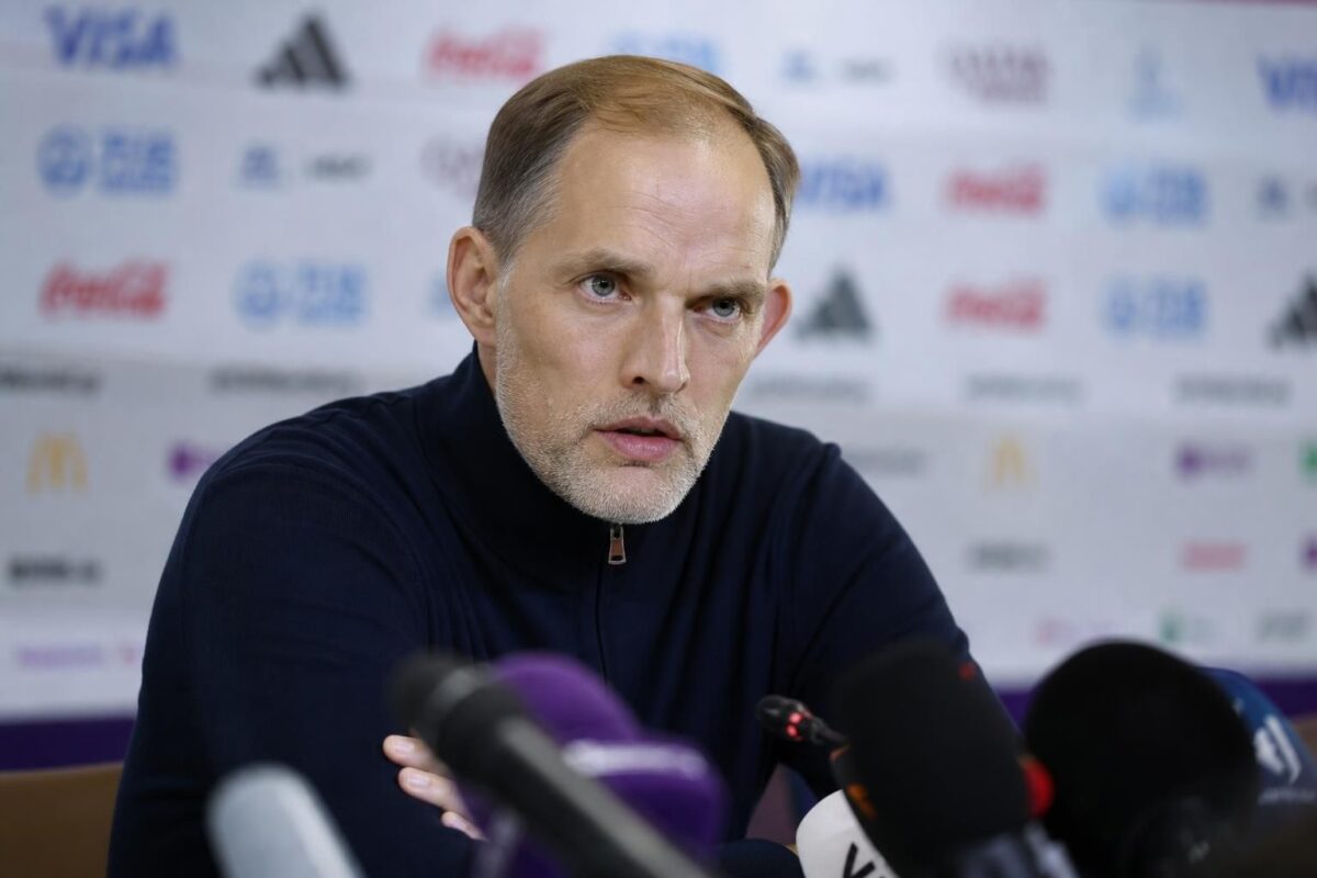 Thomas Tuchel tijdens een gespannen persmoment na de WK-uitschakeling van Engeland