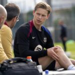 Frenkie de Jong in een gespannen medische context rond zijn knieblessure bij Barcelona