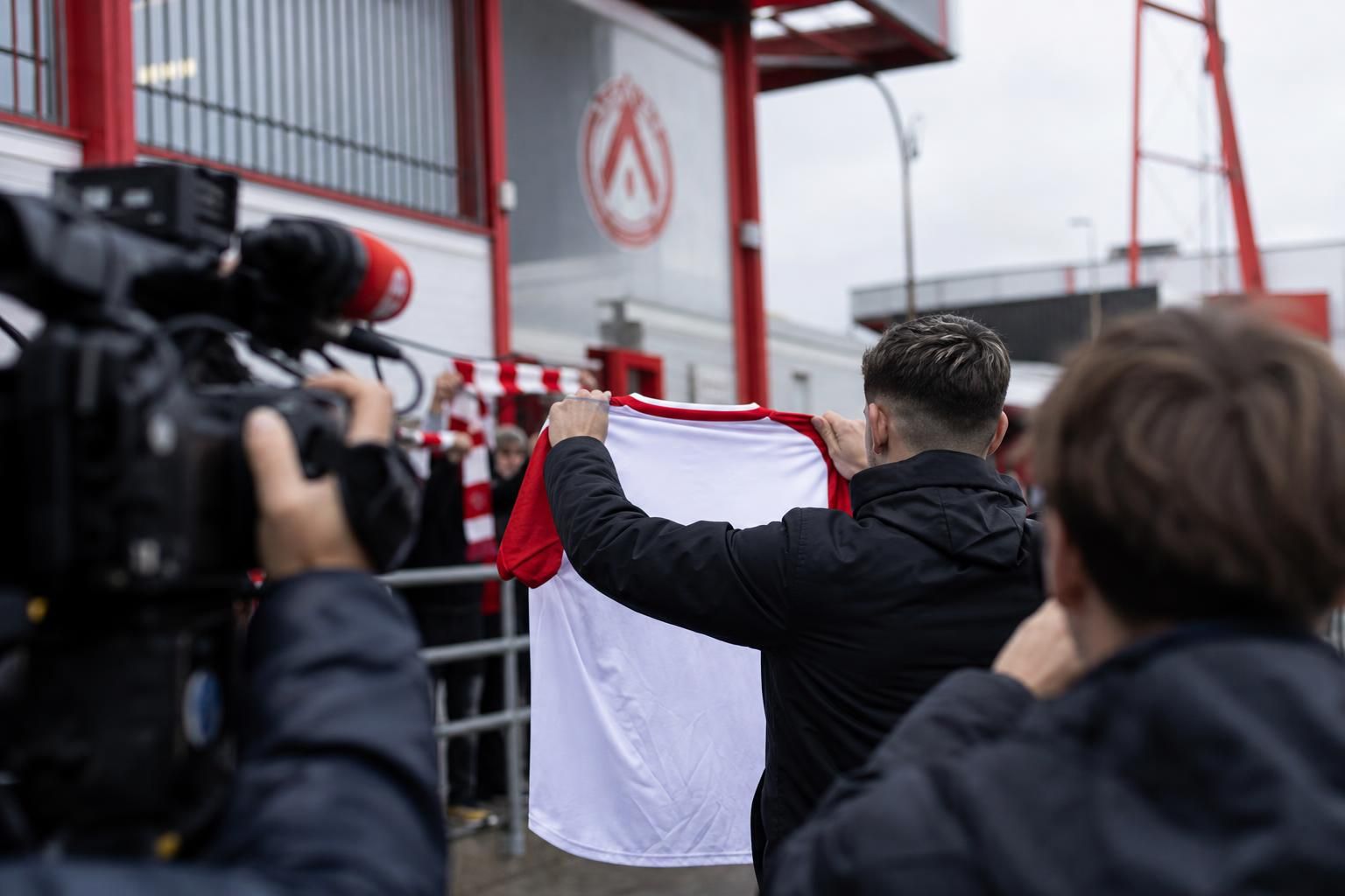 Transferbeeld rond de terugkeer van Nayel Mehssatou bij KV Kortrijk