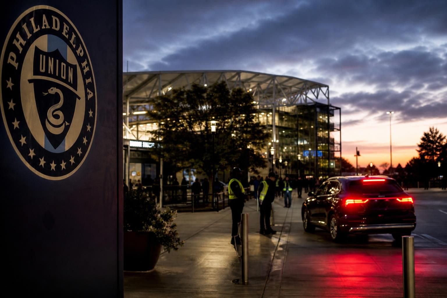 Transfersfeer rond een stadion bij een mogelijk Europees vertrek van Olwethu Makhanya.