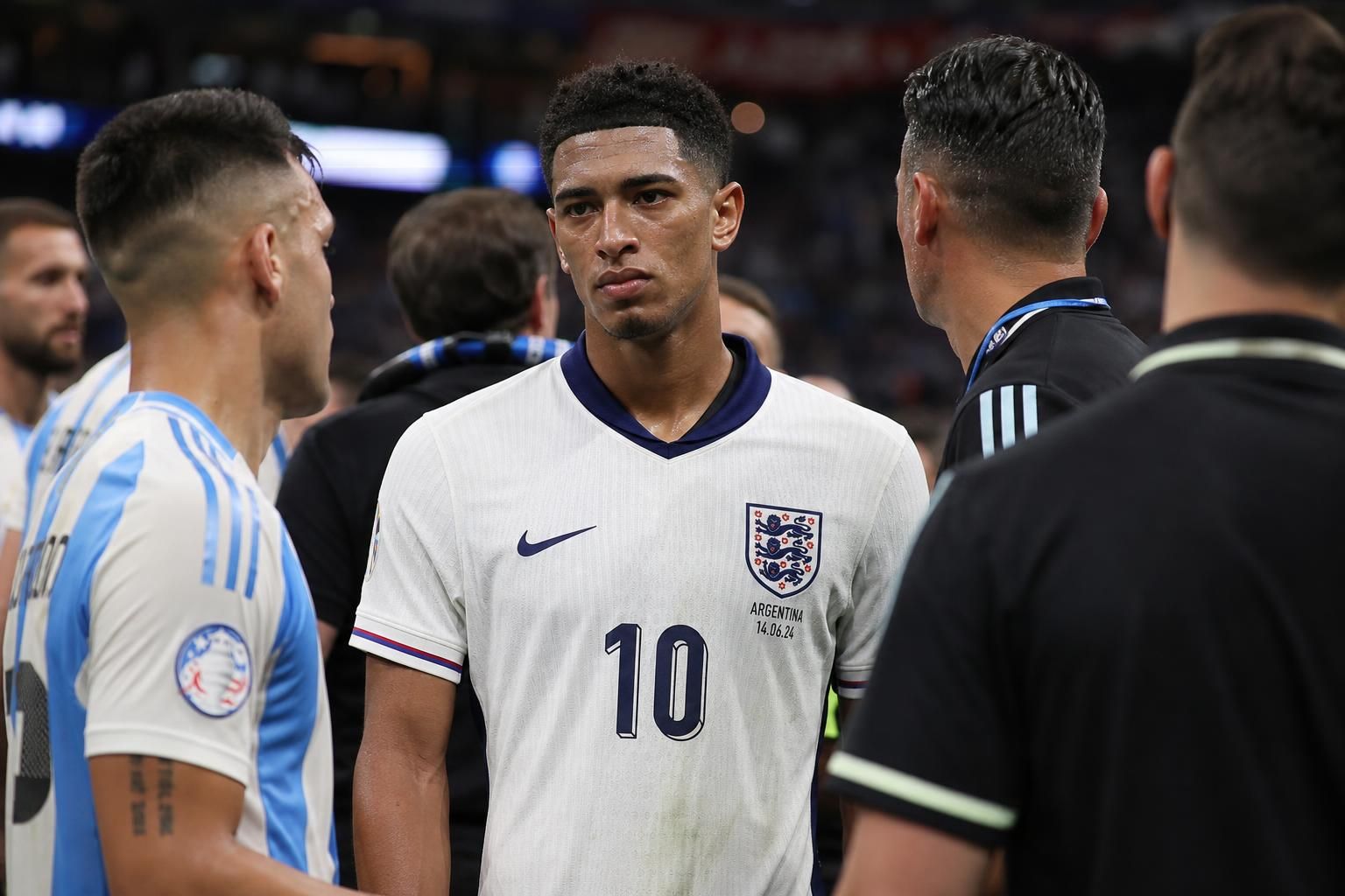 Jude Bellingham in een gespannen wedstrijdsfeer na Engeland-Argentinië