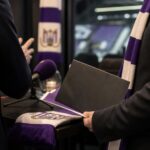 Transfercontext rond RSC Anderlecht met paarse en witte accenten, zonder herkenbare personen.