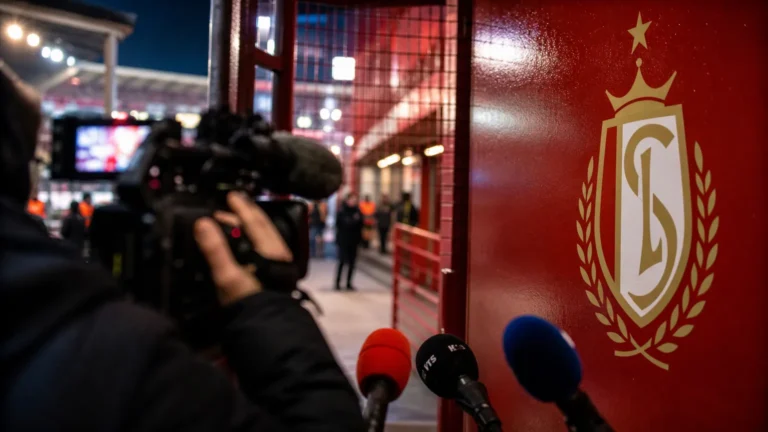 Sfeerbeeld rond Sclessin bij Standard Luik in de context van de zomermercato