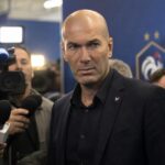 Zinedine Zidane in een Franse voetbalcontext rond de mogelijke opvolging van Didier Deschamps