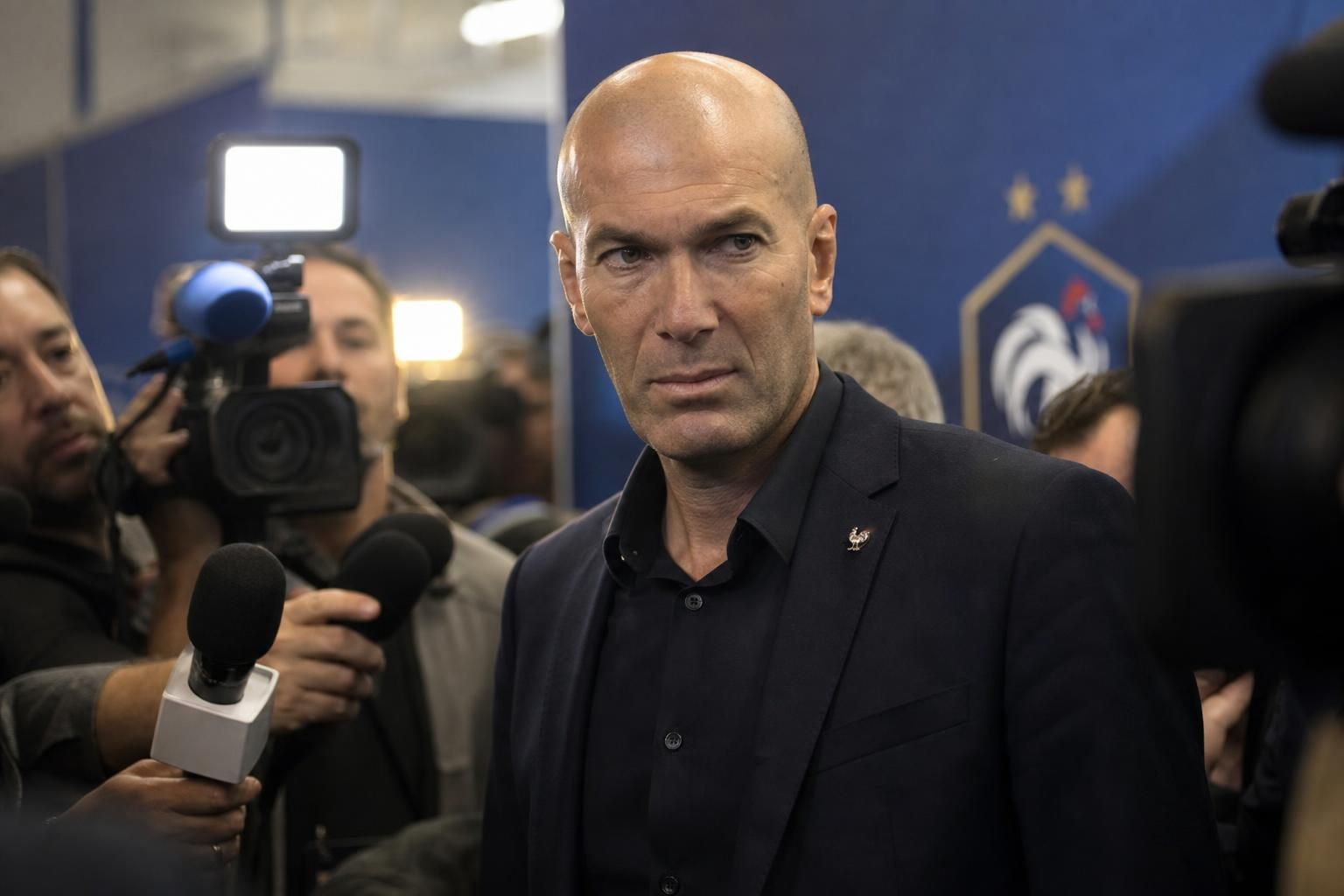 Zinedine Zidane in een Franse voetbalcontext rond de mogelijke opvolging van Didier Deschamps