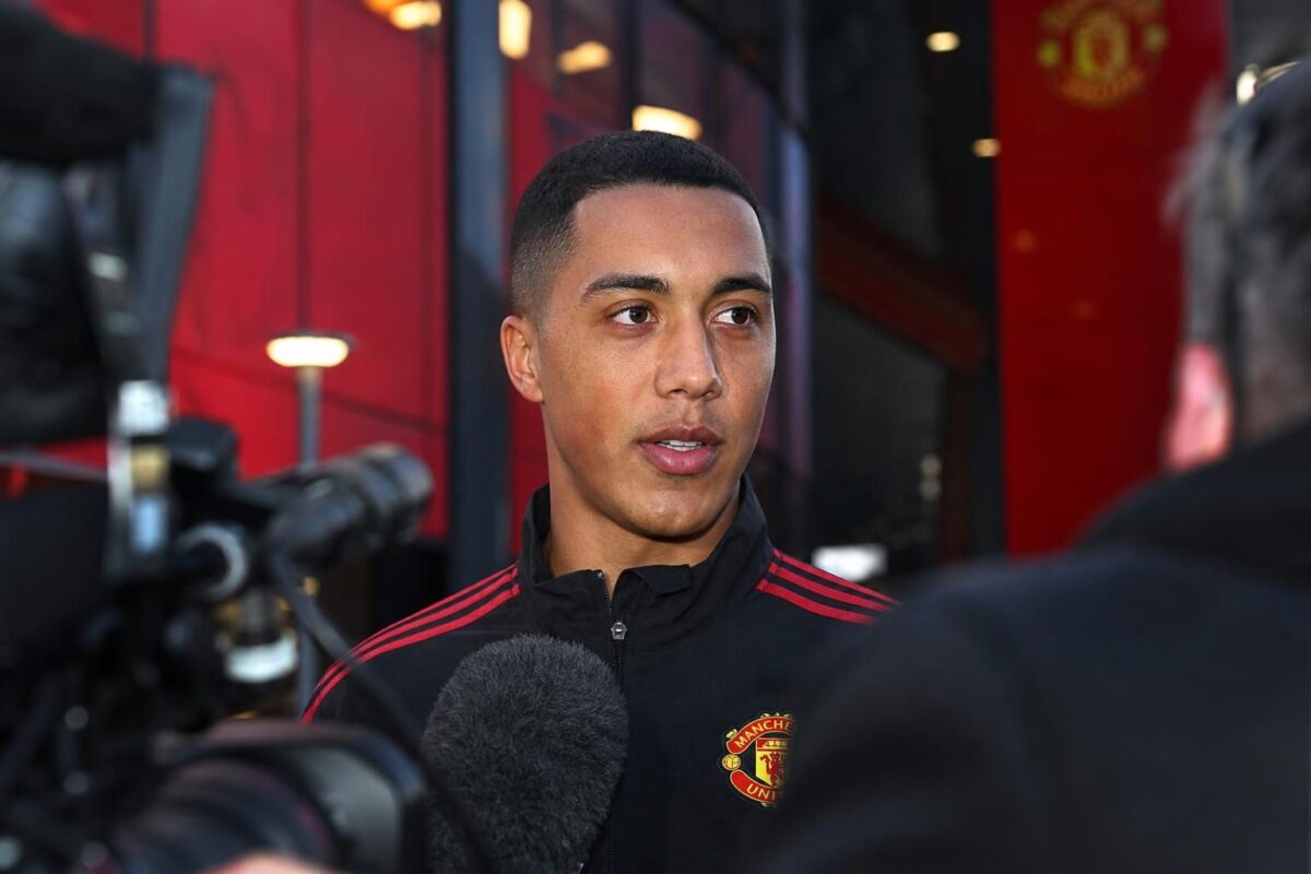 Youri Tielemans in een Manchester United-transfercontext bij Old Trafford