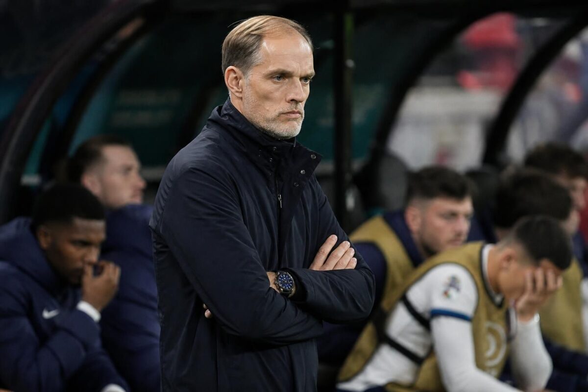 Thomas Tuchel langs de lijn bij Engeland tijdens een gespannen WK-avond