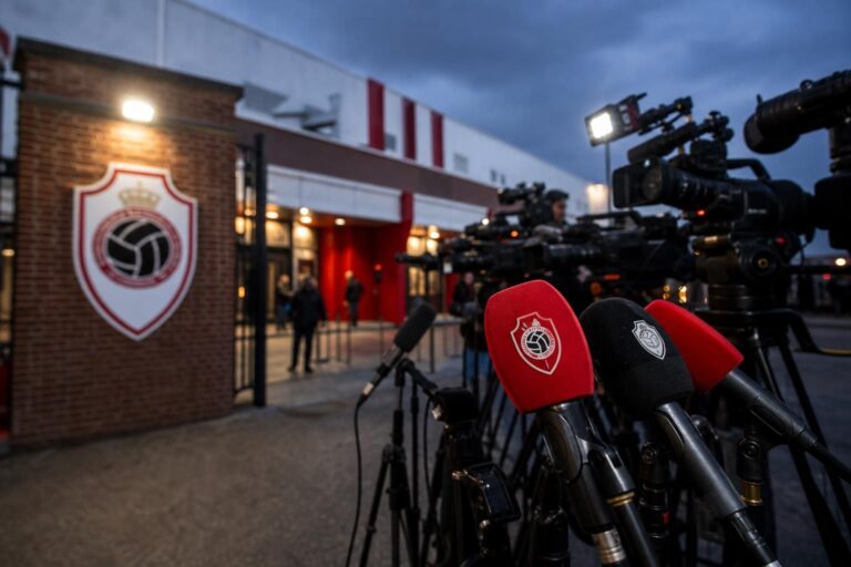 Gespannen sfeer rond de Bosuil terwijl Antwerp wacht op duidelijkheid over de overname