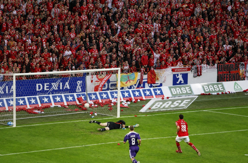 Toen het laatste seizoen vóór de Play-Offs in 2008/2009 een episch einde kende