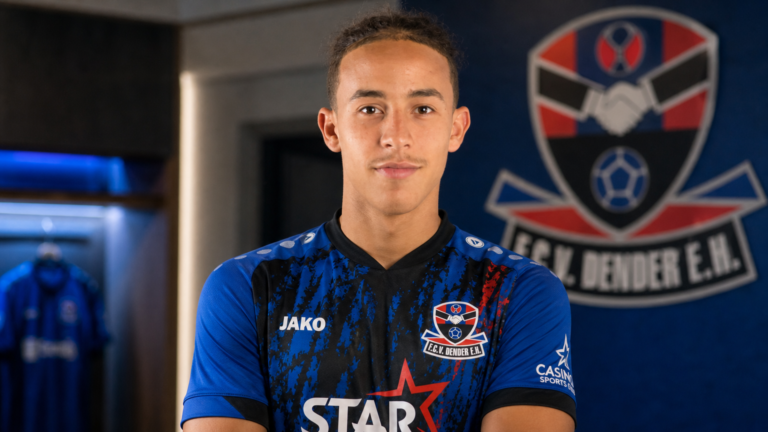 Adam Nhaili in een Dender-context na zijn officiële overstap van STVV
