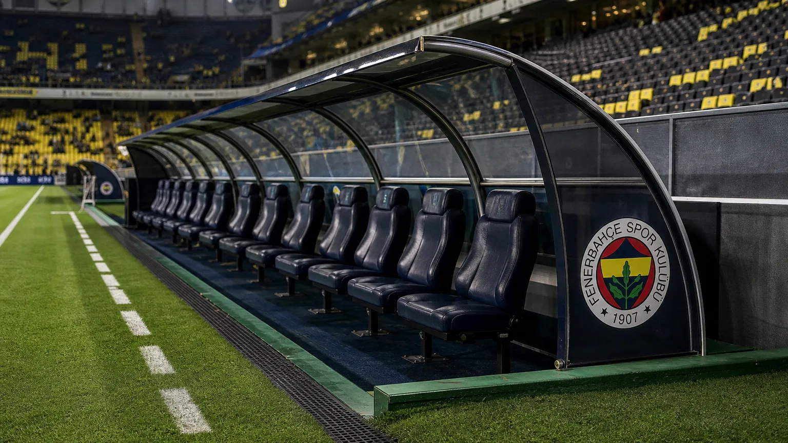 De dug-out van Fenerbahçe langs de zijlijn tijdens een Europese wedstrijd.
