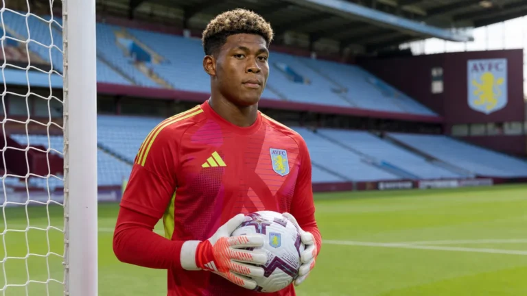Zion Suzuki poseert als doelman van Aston Villa tijdens zijn officiële voorstelling.