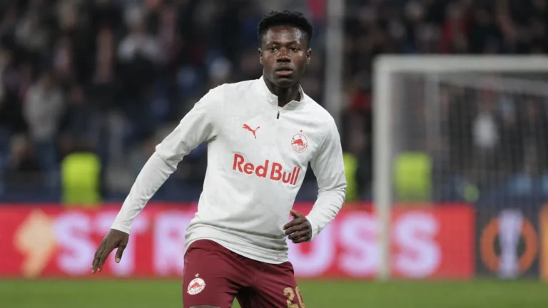 Voetbalpersbeeld bij transfernieuws rond een aanvaller van Red Bull Salzburg.