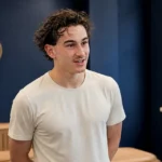 Kamiel Van de Perre in een rustige mediaruimte van Union.