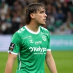 Lucas Stassin tijdens een nieuw moment op het veld in zijn groene wedstrijdshirt.
