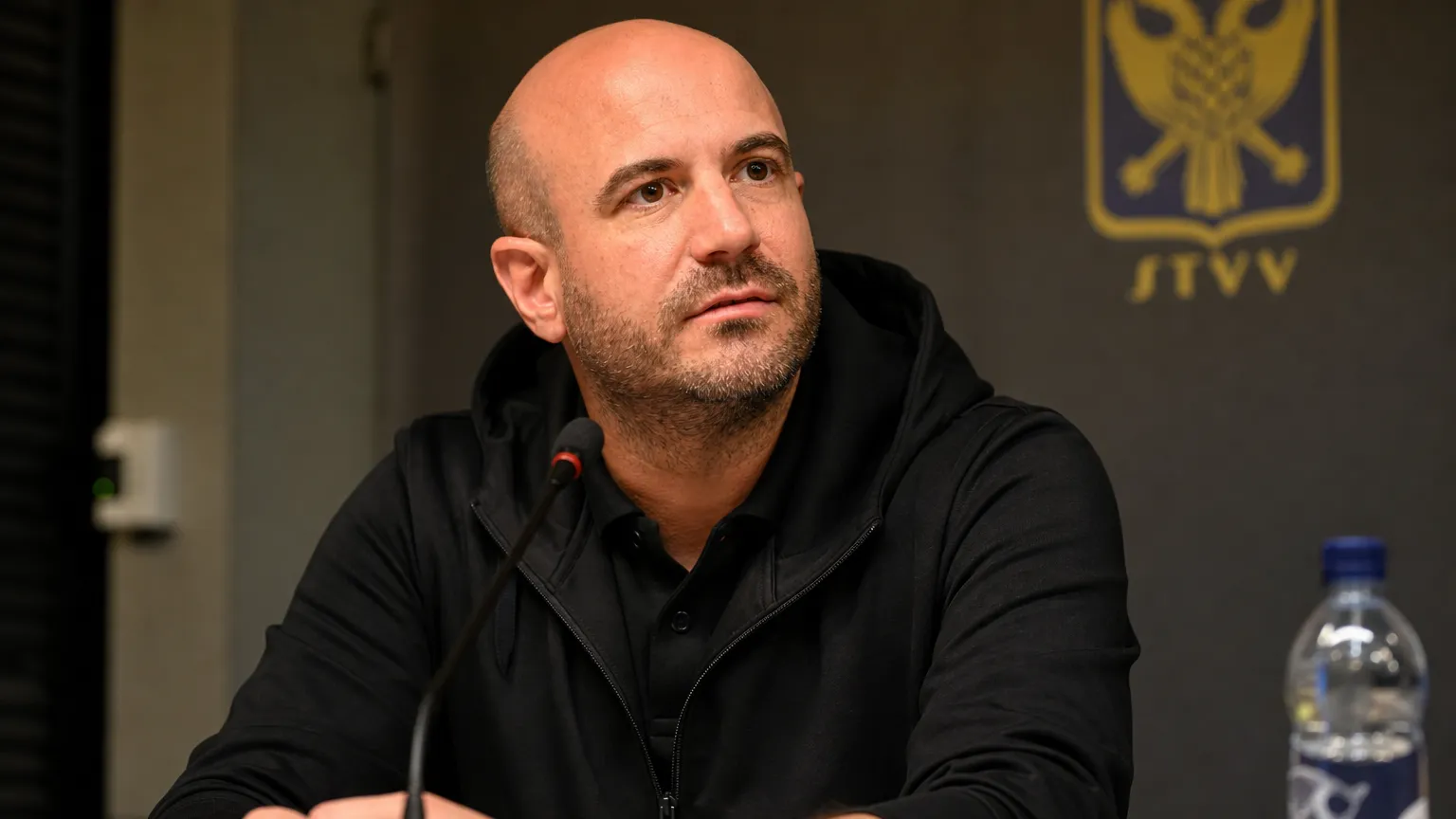 Frédéric De Meyer tijdens een mediamoment in aanloop naar de Europese wedstrijd van STVV.