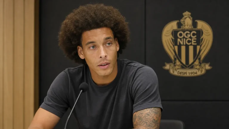 Axel Witsel spreekt tijdens een persmoment bij OGC Nice.