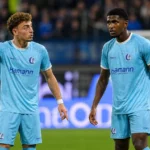 Twee spelers van KAA Gent tijdens een Europees wedstrijdmoment.