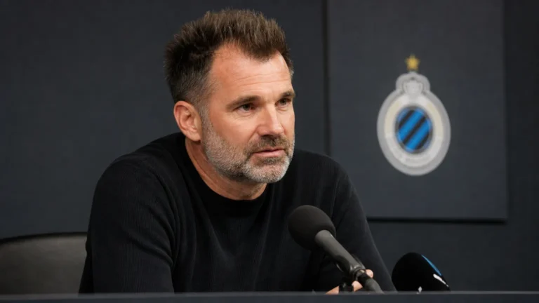 Ivan Leko spreekt tijdens een persconferentie van Club Brugge.