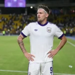 Adriano Bertaccini van RSC Anderlecht op het veld na een wedstrijd.