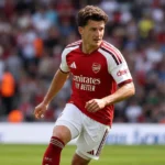 Christos Tzolis van Arsenal tijdens een wedstrijdmoment op het veld.