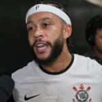 Memphis Depay spreekt na een wedstrijd in de mixed zone van Corinthians.